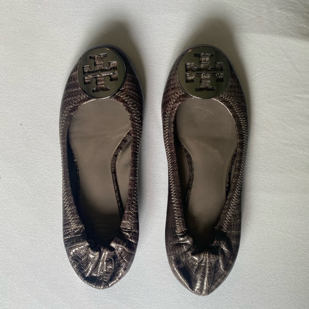 Tory Burch Leather Snakeskin Flats, grey.  Size 5.  Work only a few times!